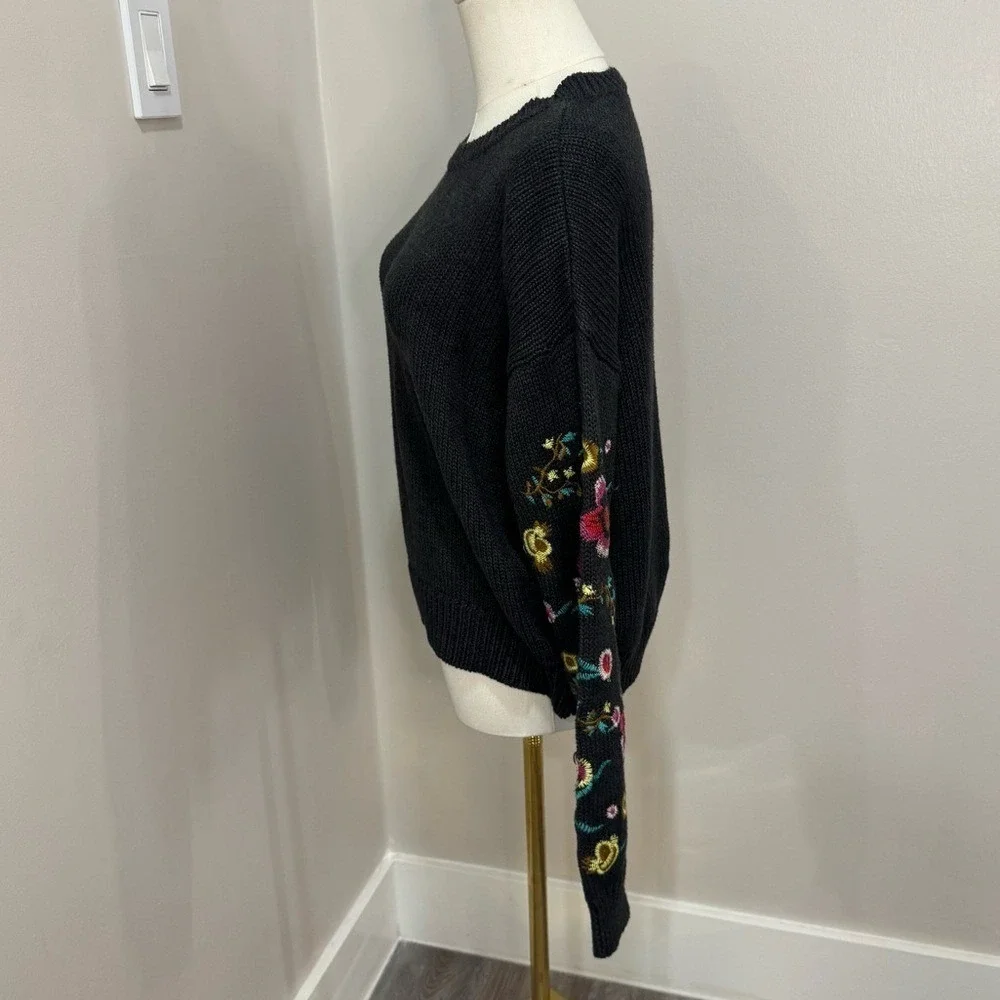 Beautiful Floral Embroidered‎ Sleeve Dark Gray Sweater Small